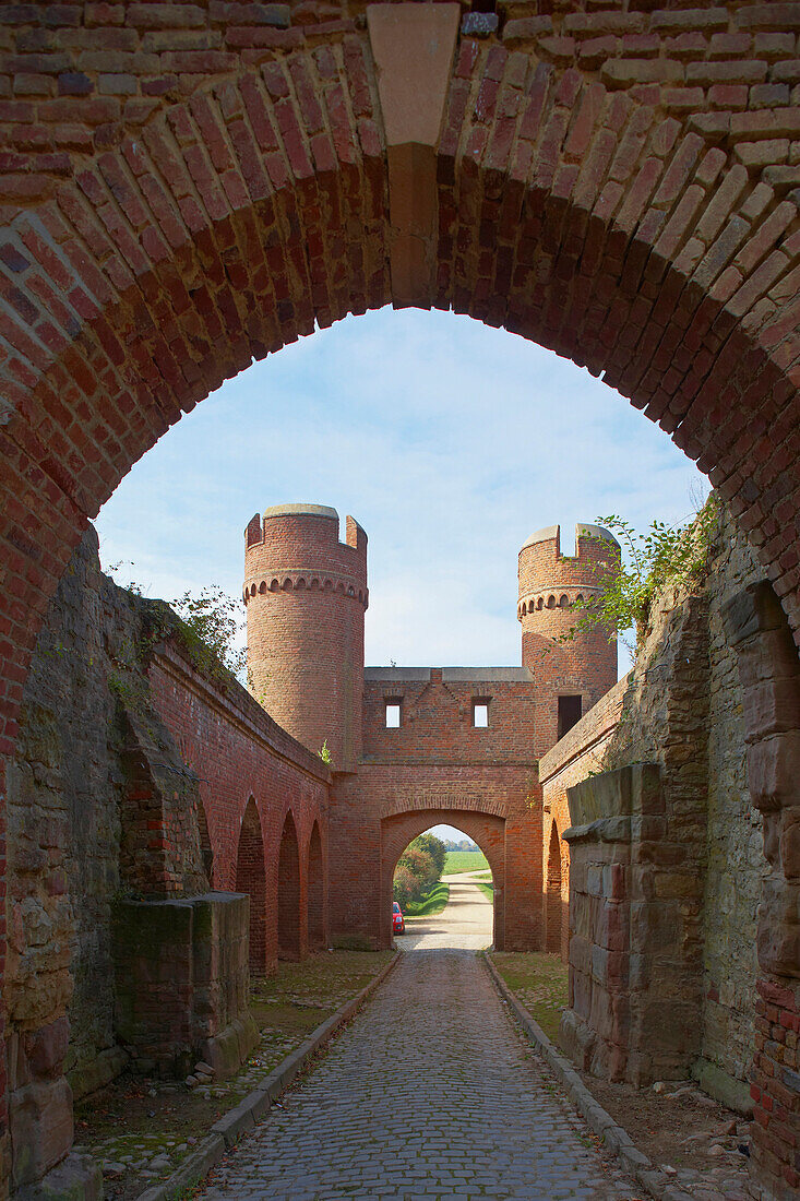 Münstertor, City gate, City wall, Zülpich, Northern part of Eifel, North Rhine-Westphalia, Germany, Europe