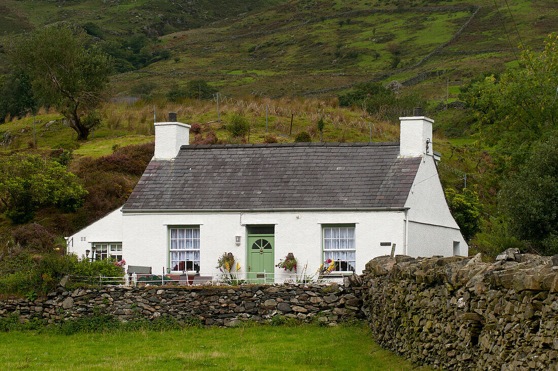 Cottage im Dorf Nant Pertis nahe Llanberris, Snowdonia National Park, Wales, Großbritannien