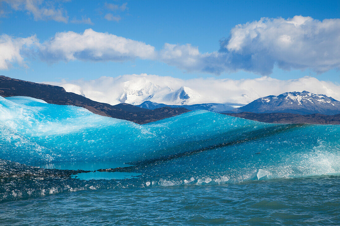 Icebergs at Lago Argentino, Los Glaciares National Park, near El Calafate, Patagonia, Argentina