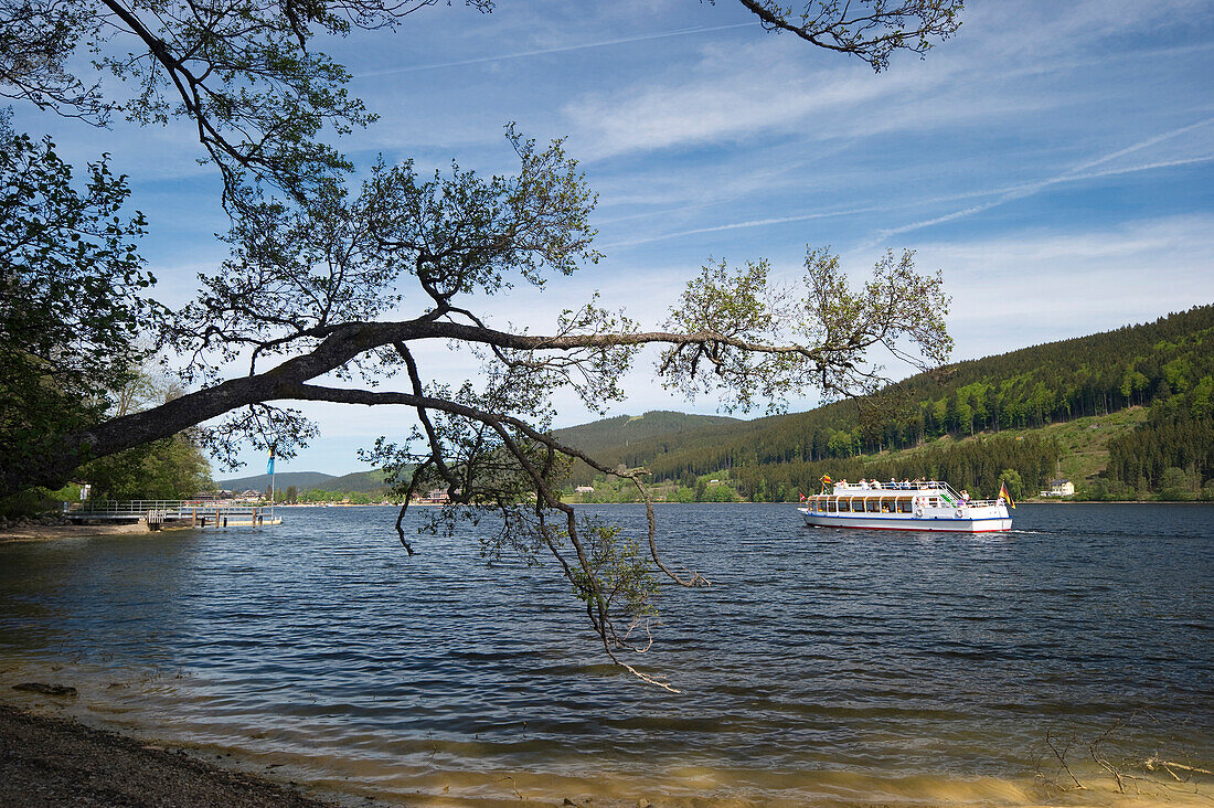 Excursion boat on lake Titisee, Black Forest, Baden-Wuerttemberg, Germany, Europe