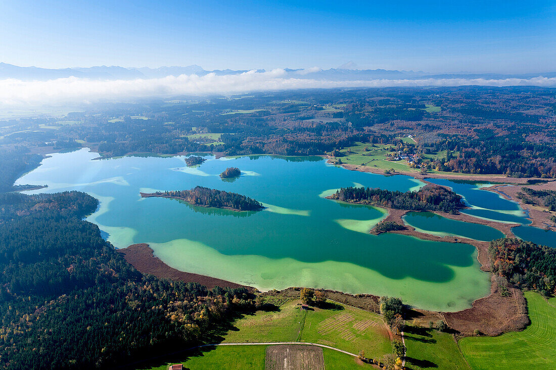Luftaufnahme über die Osterseen zur Zugspitze, Oberbayern, Deutschland, Europa