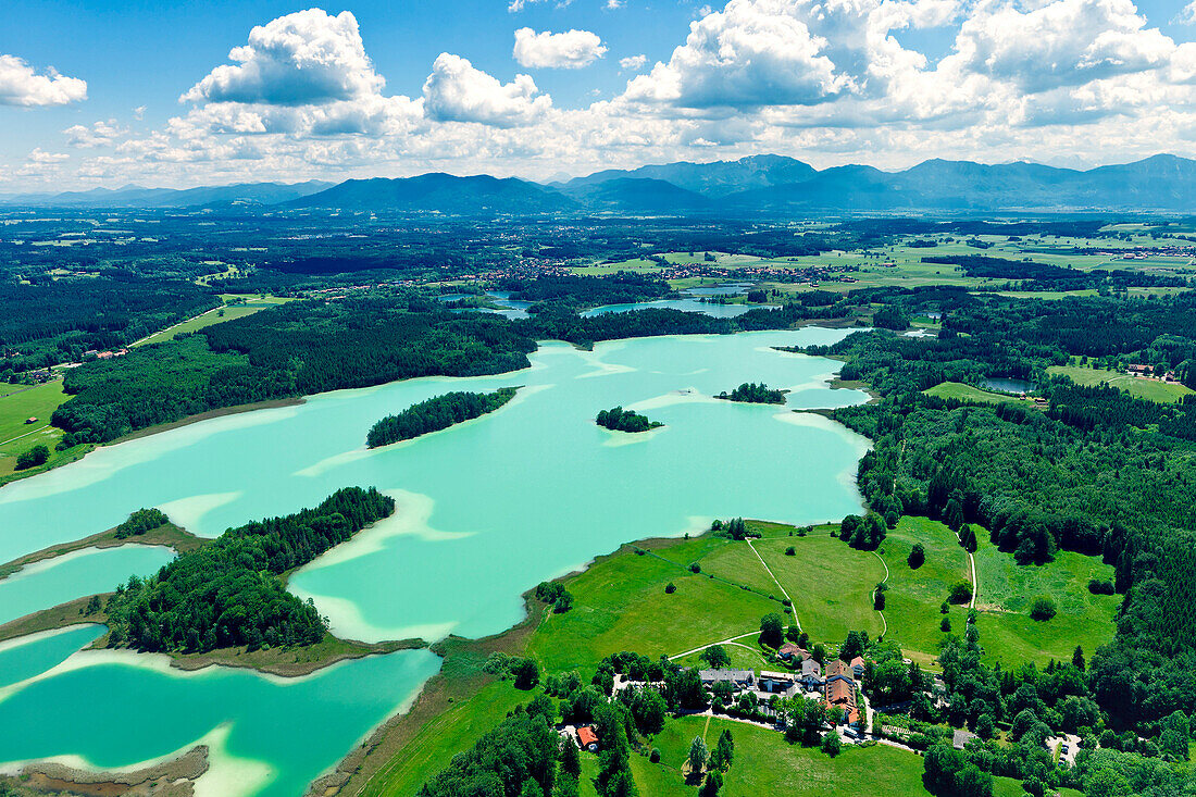 Luftaufnahme über die Osterseen Richtung Süden mit Benediktenwand, Oberbayern, Deutschland, Europa