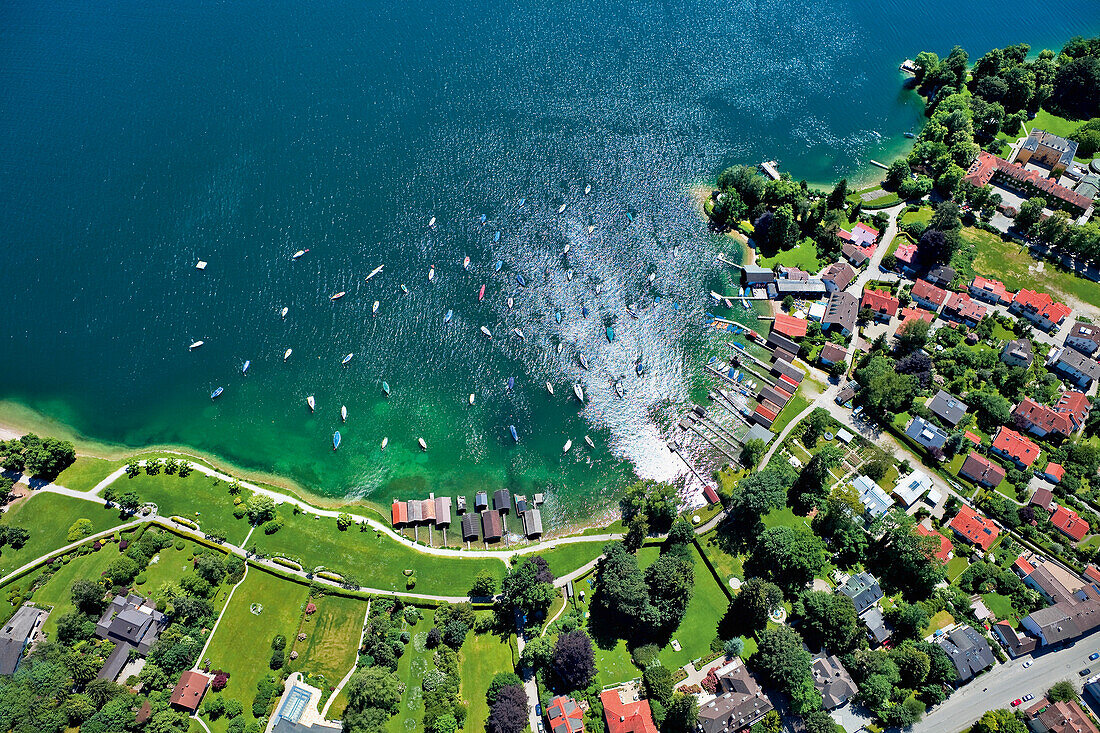 Luftaufnahme der Stadt Tutzing am Starnberger See, Oberbayern, Deutschland, Europa