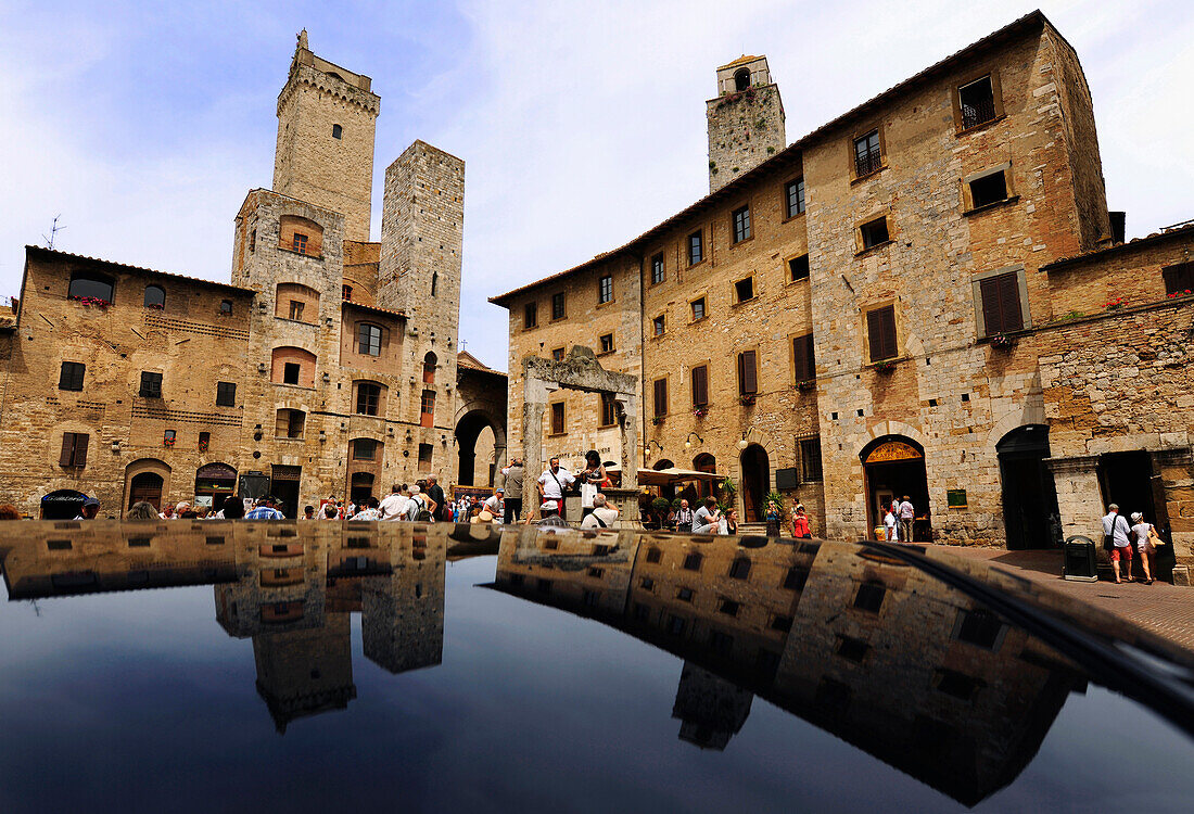 Piazza della Cisterna, San Gimignano, Toskana, Italien