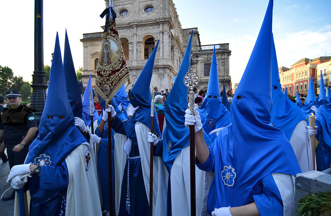 Nazarenos of a brotherhood during procession on Palm Sunday, Semana Santa, Sevilla, Andalusia, Spain, Europe