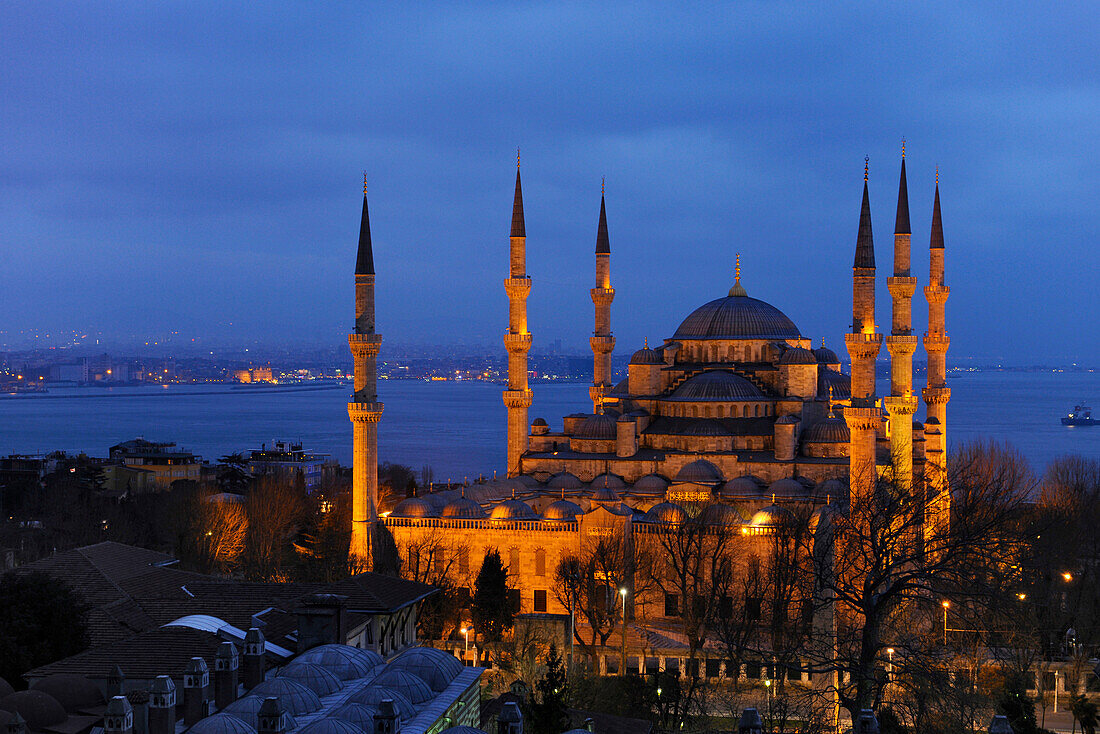 Illuminated Blue Mosque (Sultan Ahmed Mosque) in the evening, Istanbul, Turkey