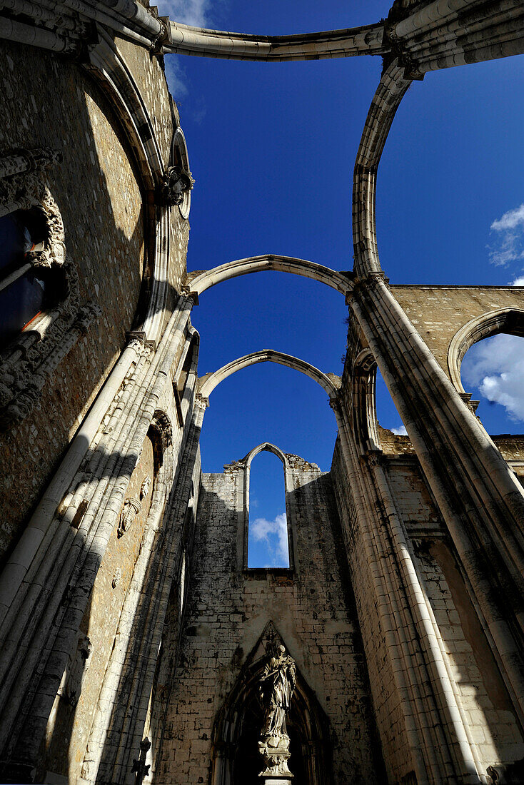 Ruine der Klosterkirche des Convento do Carmo, Lissabon, Portugal, Europa