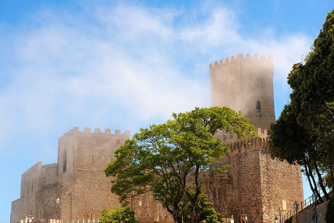 Toretta Popoli and the Castello di Vv©nere Venere vârice, Erice, Sicily stock photos