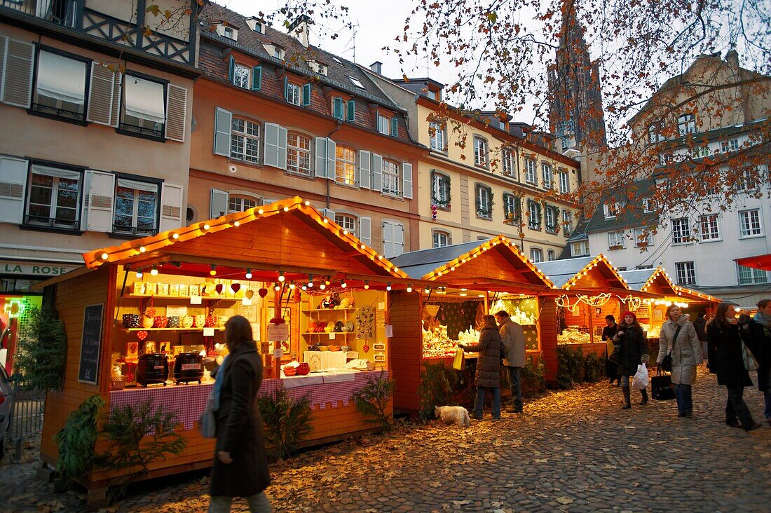 Aussen, Festlich, Frankreich, Frostig, Horizontal, Jahreszeit, Kälte, Markt, Navidad, Noel, Position, Schnee, Square-Format, Stall, Tradition, Weiß, Winter, YL2-1202258, AGEFOTOSTOCK