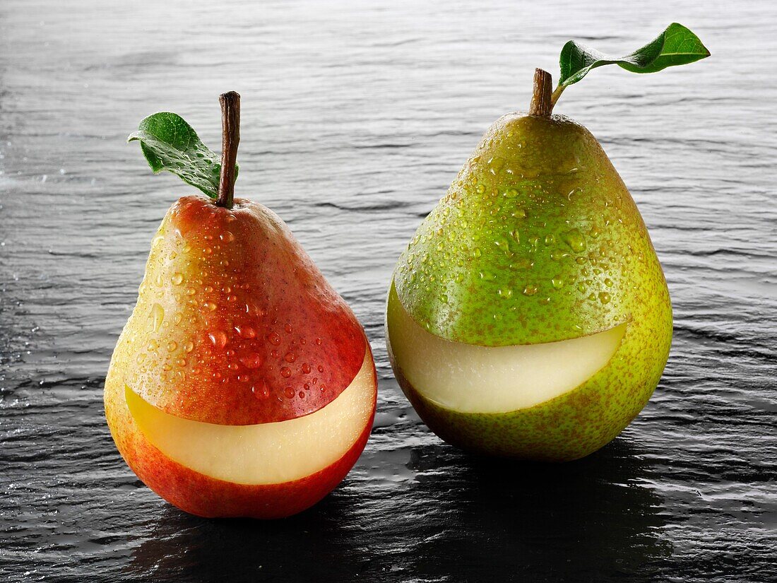 Fresh whole smile pears