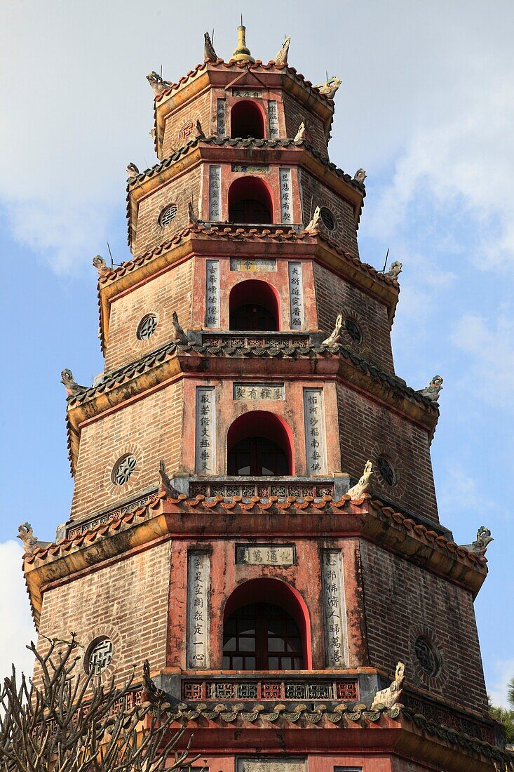 Vietnam, Hue, Thien Mu Pagoda