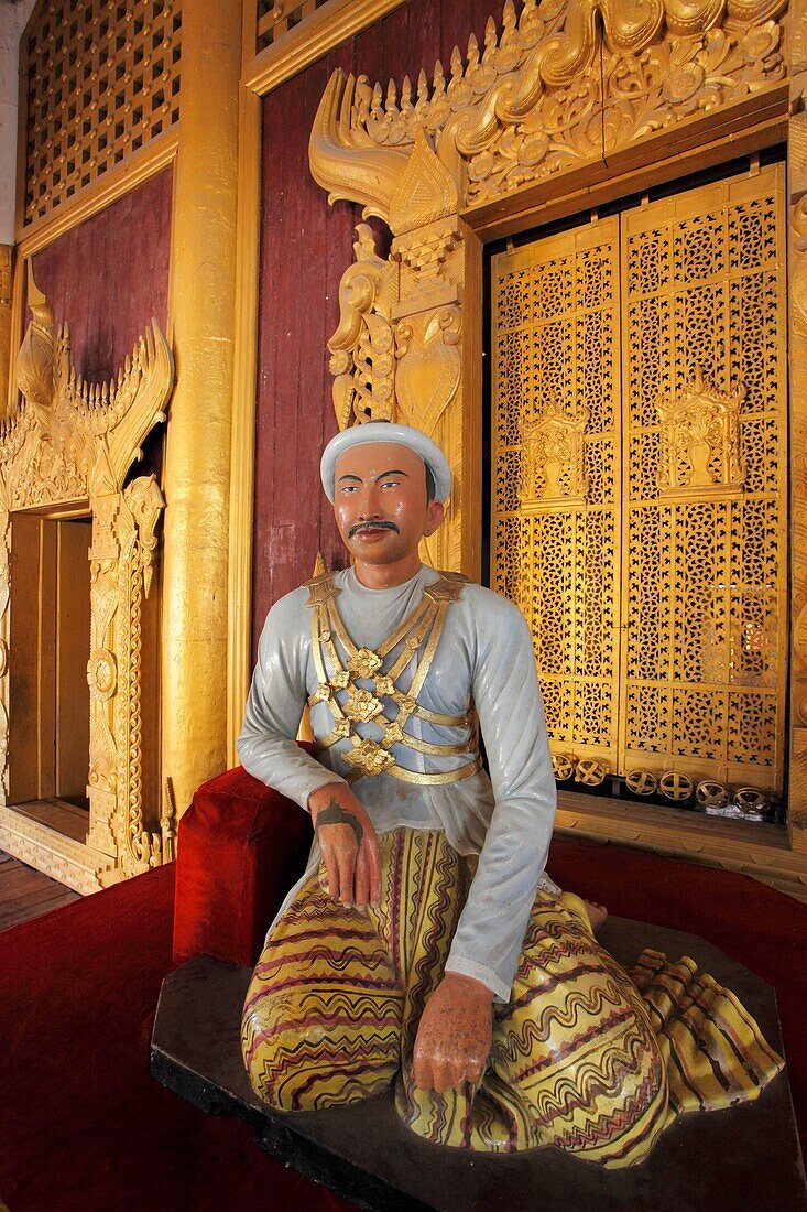 Myanmar, Burma, Mandalay, Palace interior, King Mindon statue