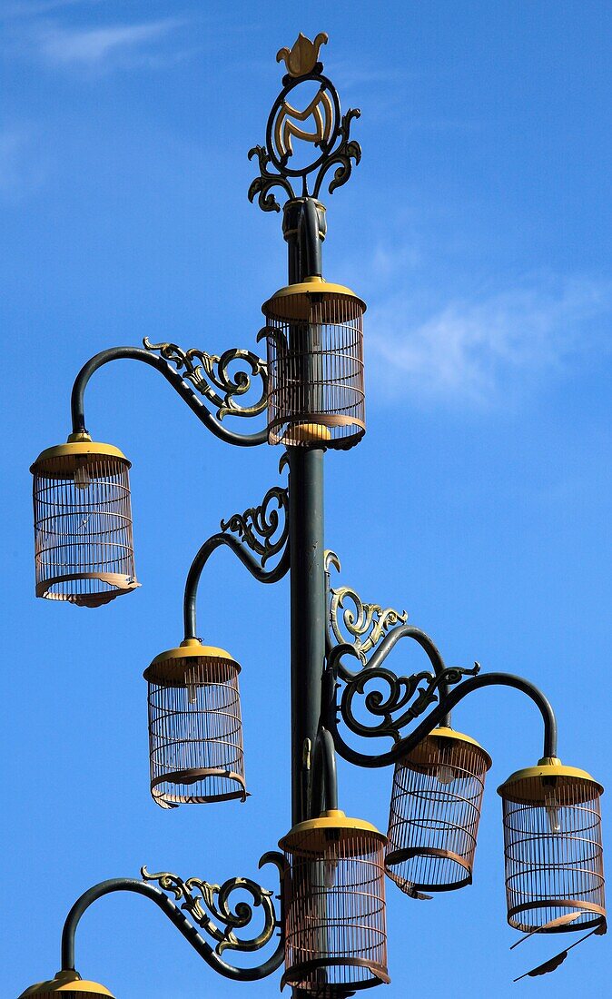 Indonesia, Java, Solo, Jalen Diponegoro street lamps