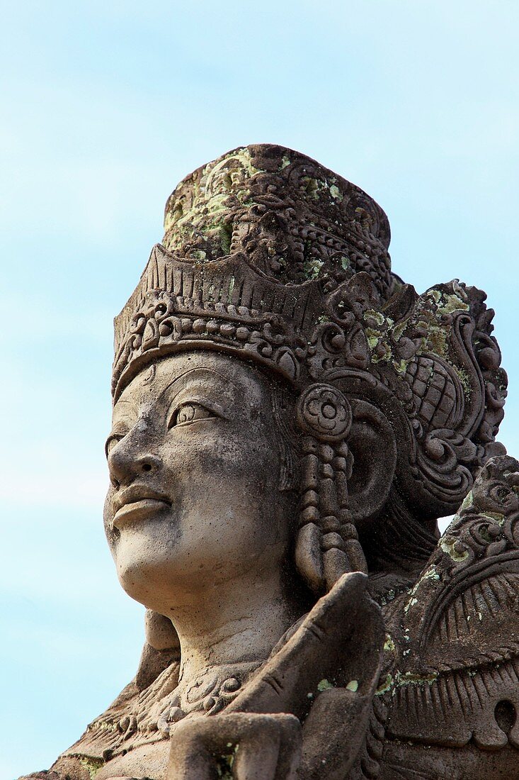 Indonesia, Bali, Semarapura, Bale Kambang, floating pavilion, statue
