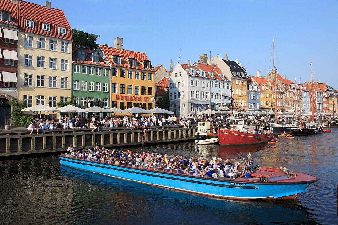 Denmark, Copenhagen, Nyhavn canalside leisure area