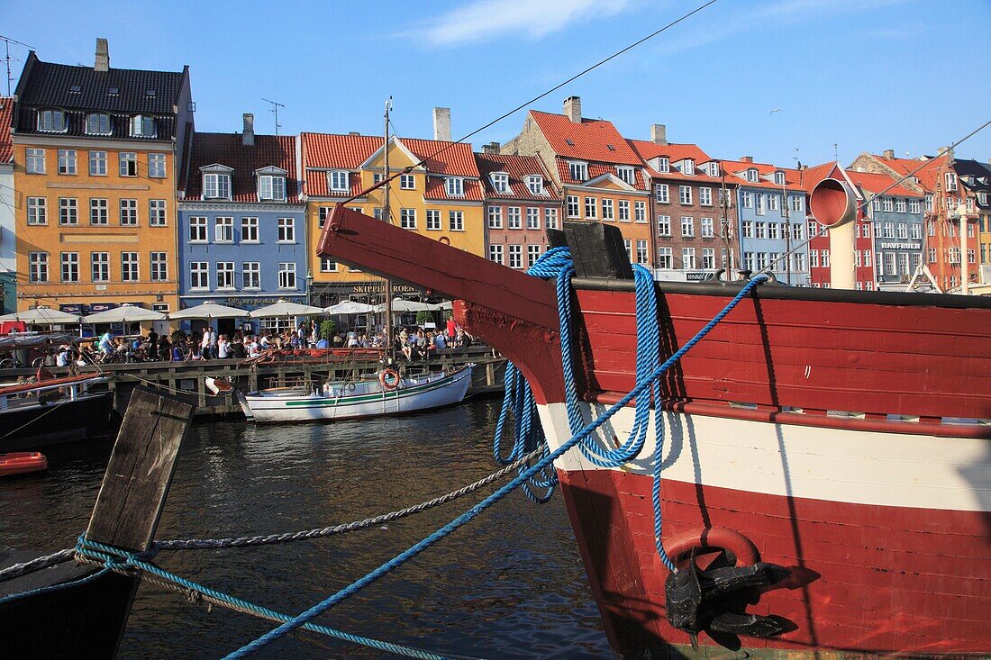 Denmark, Copenhagen, Nyhavn canalside leisure area