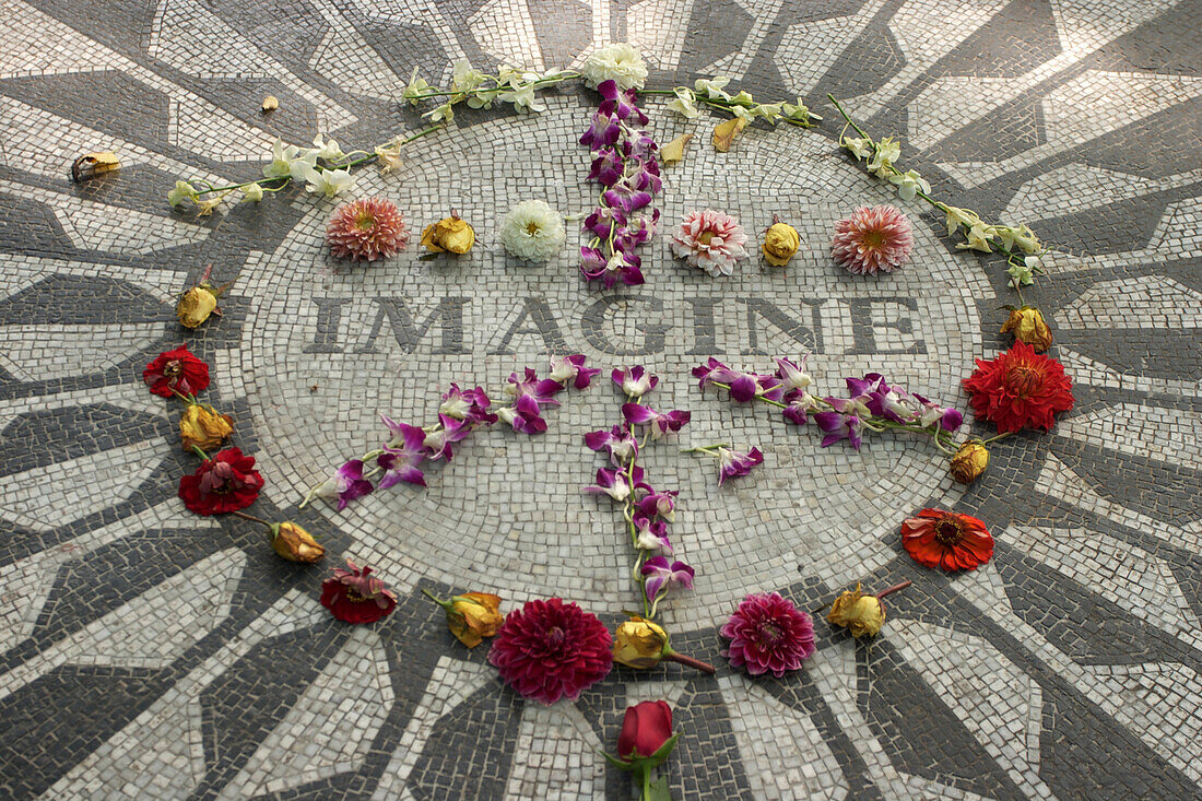 Strawberry Fields, Peace and Love Logo Made of Flowers on the Commemorative Plaque Dedicated to the Memory of John Lennon, Central Park, Manhattan, New York, United States of America, Usa