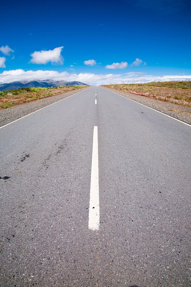 Argentina, Patagonia, Santa Cruz Highway road running through the open patagonian landscape