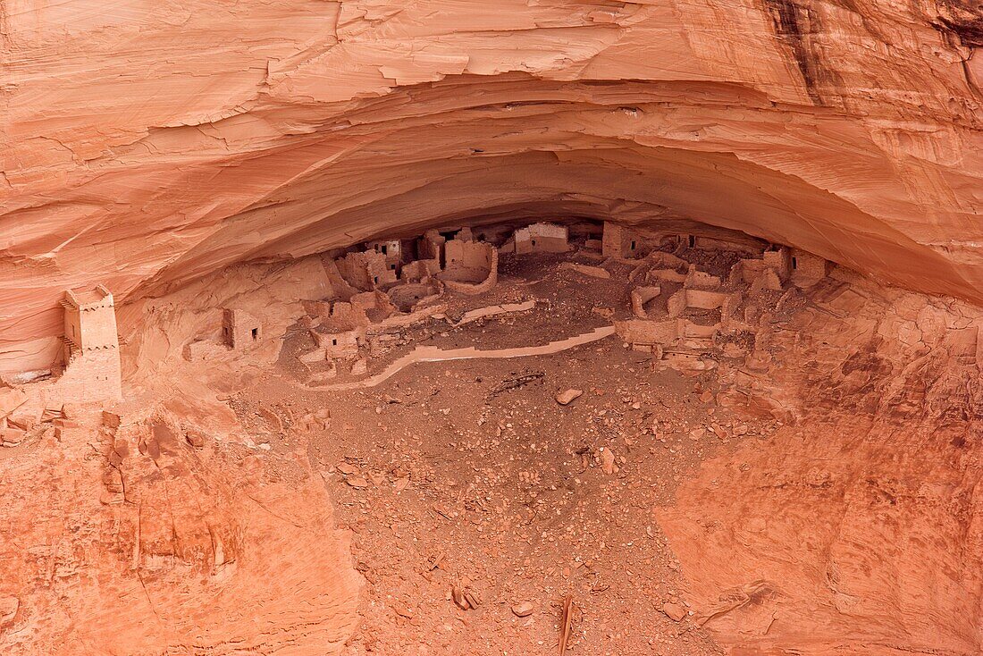 Ancient Indiaj ruin in the Canyon de Chelly, Arizona