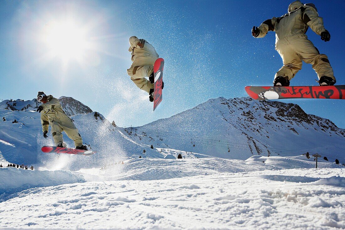 Snowboarder jump right in