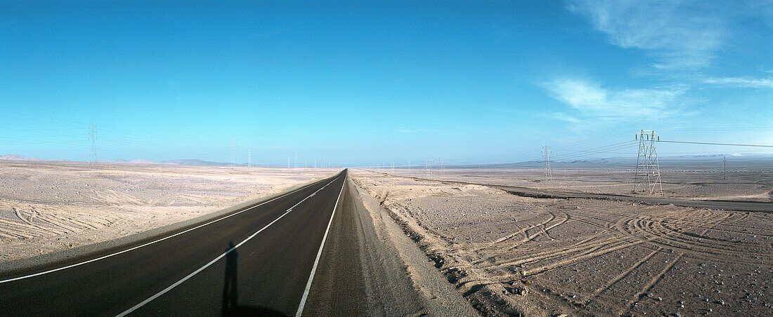 Chili, El Norte Grande, road through barren landscape, panoramic view