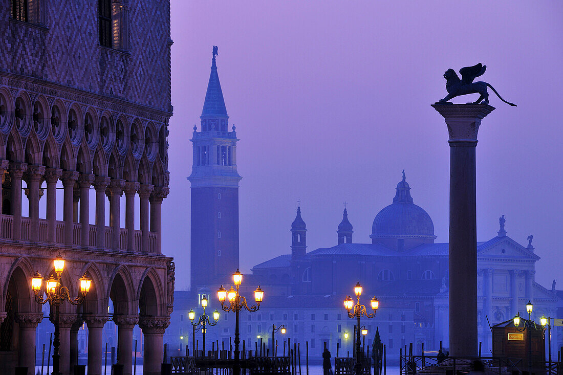 Piazzetta Con Leone in the evening, Piazzetta, Venice, Italy