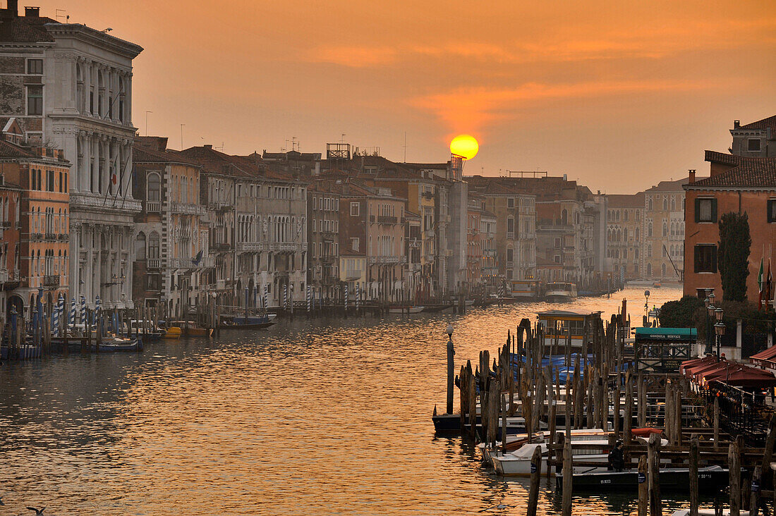 View fromt the Rialto Bridge over the Canale Grande am Abend, Canale Grande, Venice, Italy