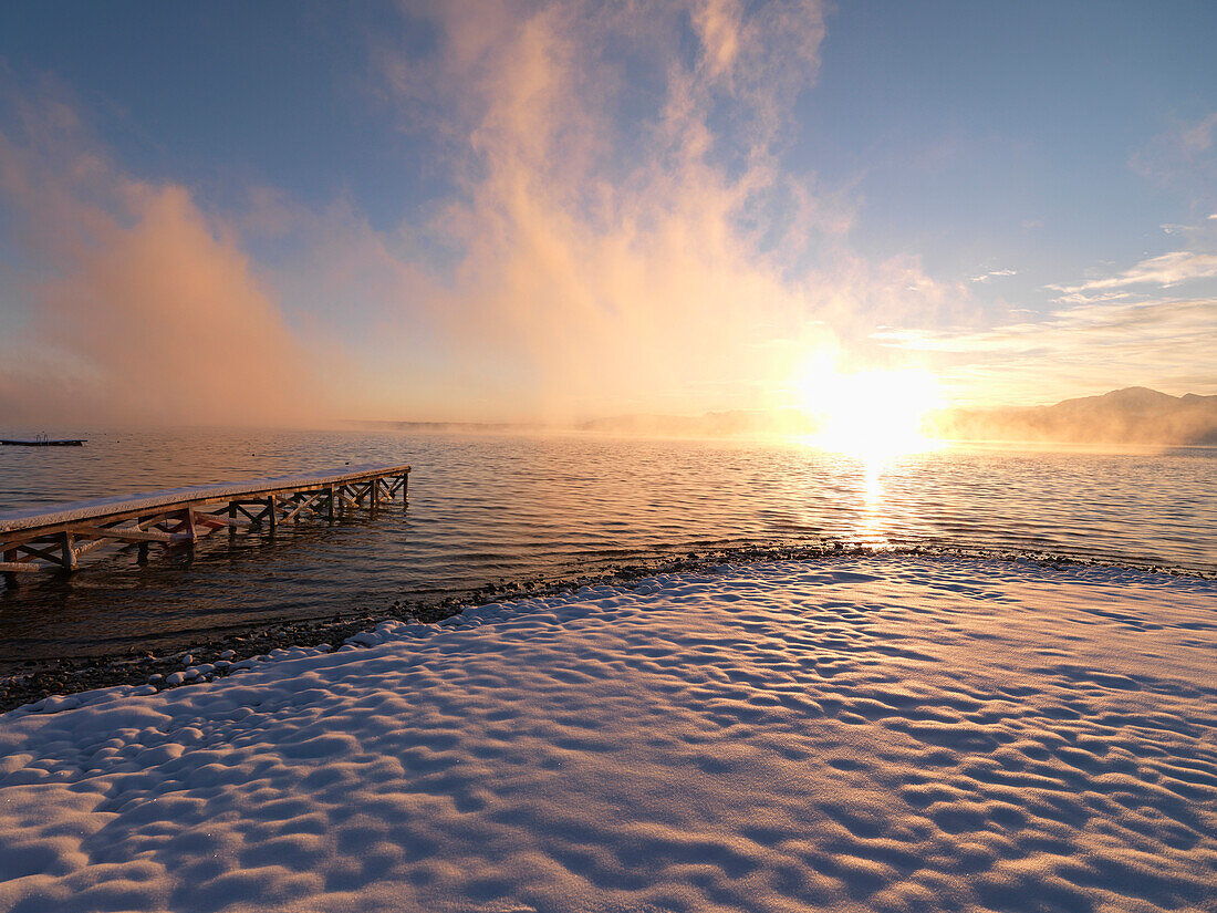Winter scenery at lake Chiemsee, Gstadt am Chiemsee, Chiemgau, Bavaria, Germany