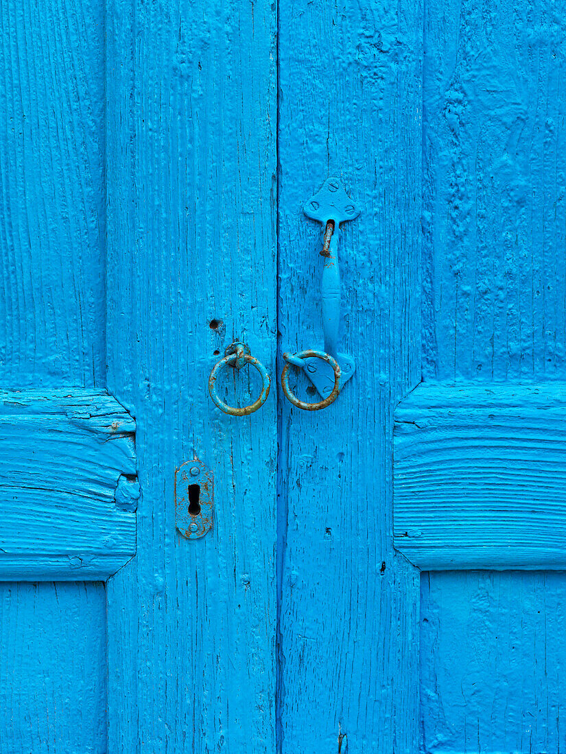 Blaue Türe mit altem Beschlag, Aeropoli, Peloponnes, Griechenland