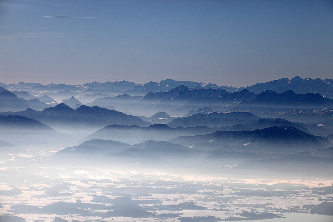 Luftaufnahme, Blick nach Süden auf die Chiemgauer und österreichischen Alpen, Chiemgau, Bayern, Deutschland