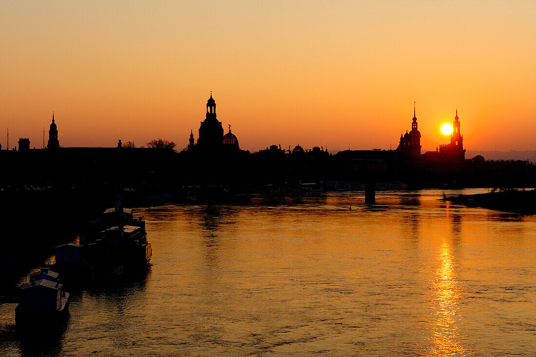 Sunset over the river Elbe with silhouettes of the Frauenkirche, Dresden castle and cathedral as skyline, Dresden, UNESCO World Heritage Frauenkirche Dresden, Dresden, Saxony, Germany, Europe