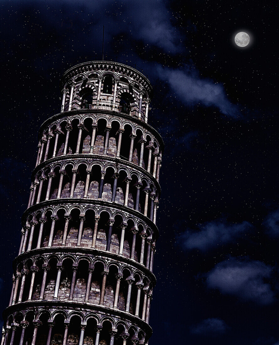 leaning tower of pisa at night