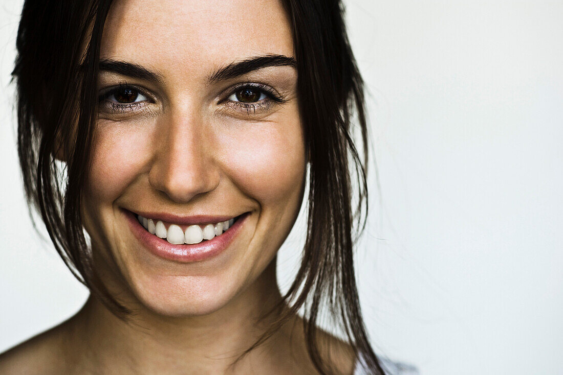 Young woman smiling, portrait