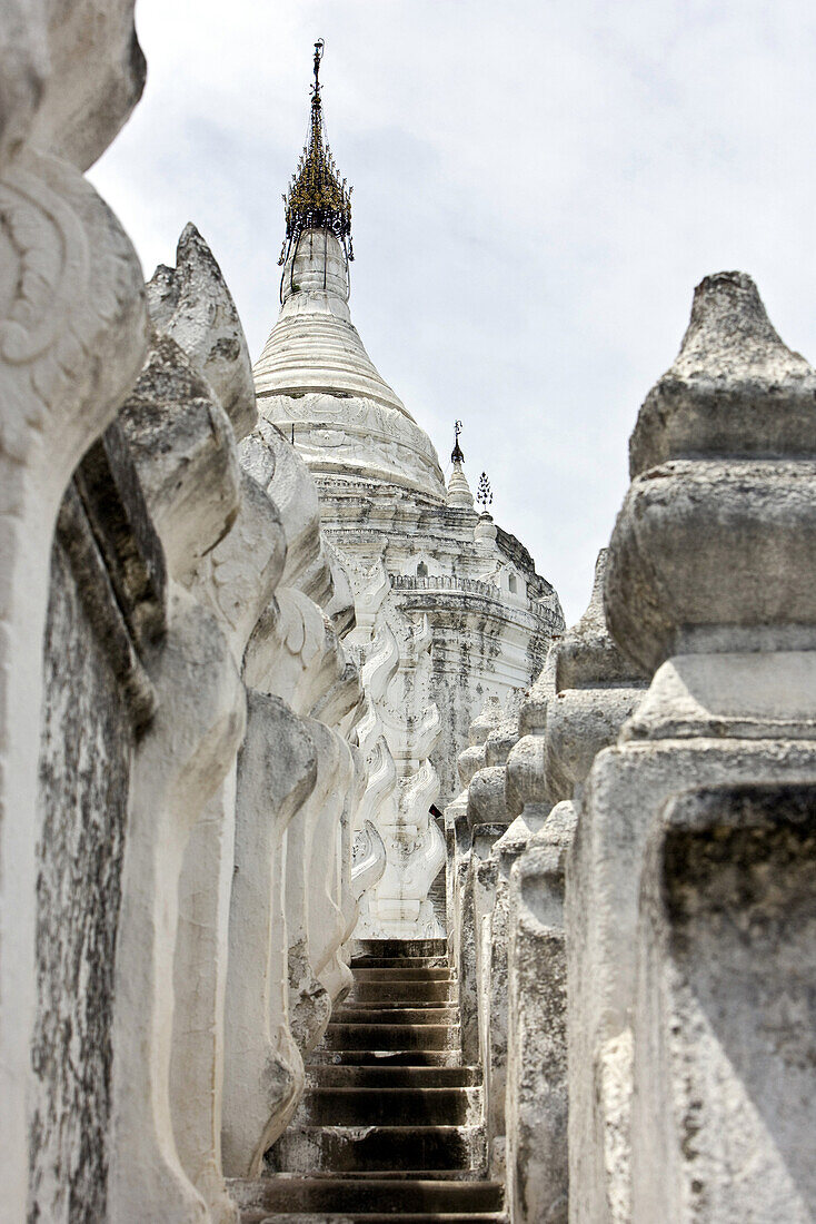 Mingun, Myanmar, Hsinphyumae (Myatheindan) Pagoda