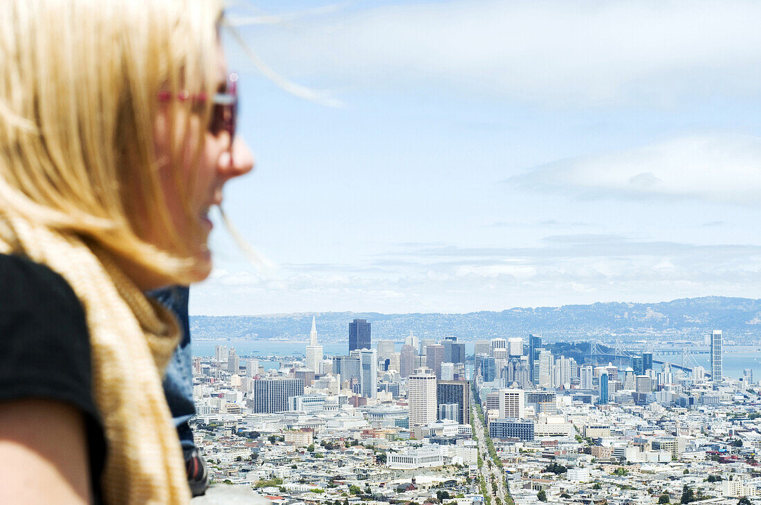 USA, California, San Francisco, tourist looking at city from elevated view