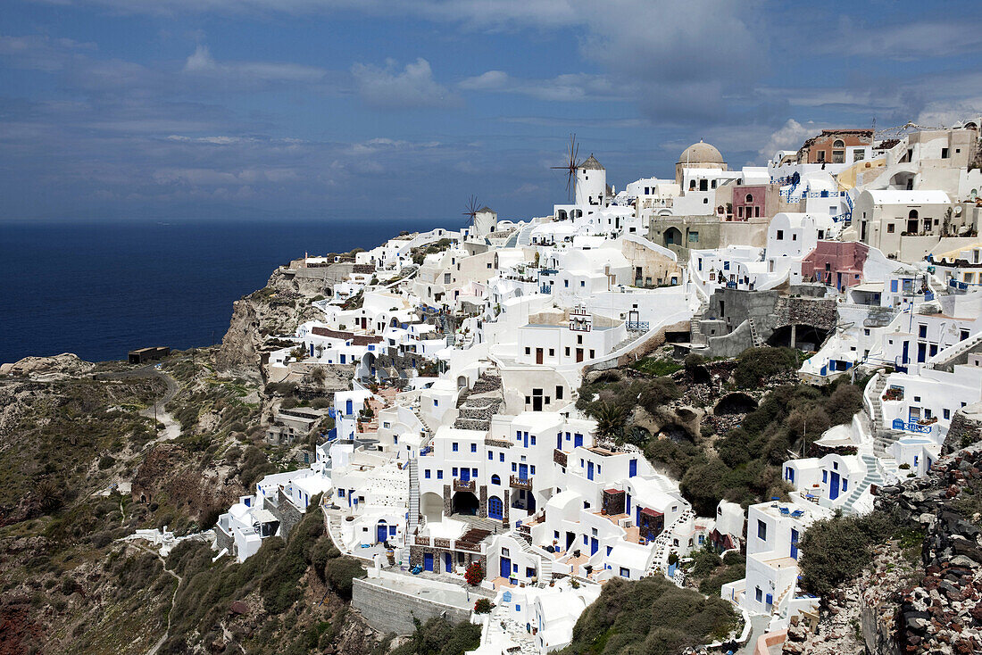 Greece, Cyclades, Santorini (Thera), cityscape on the Island of Santorini