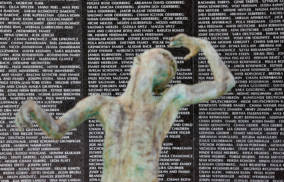 Etats-Unis, Miami, The Holocaust Memorial, Miami Beach  Detail of A sculpture of Love and Anguish by Kenneth Treister