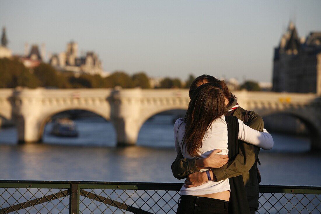 France, Lovers on Paris bridge