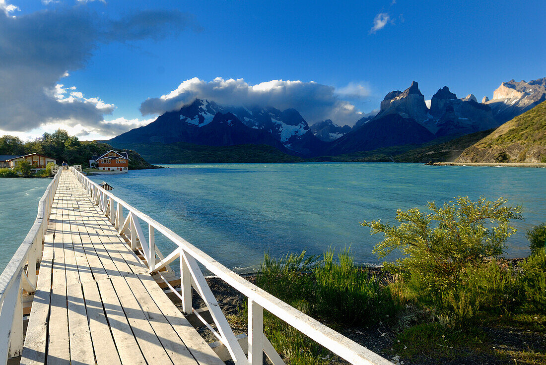 Chile, Patagonia, Torres del Paine National Park, lake Pehoe