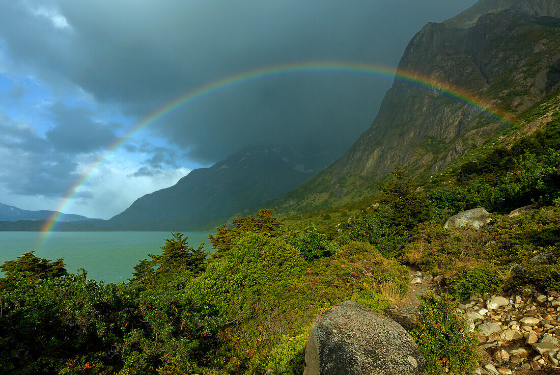 Chile, Patagonia, Torres del Paine National Park, Nordenskjold lake