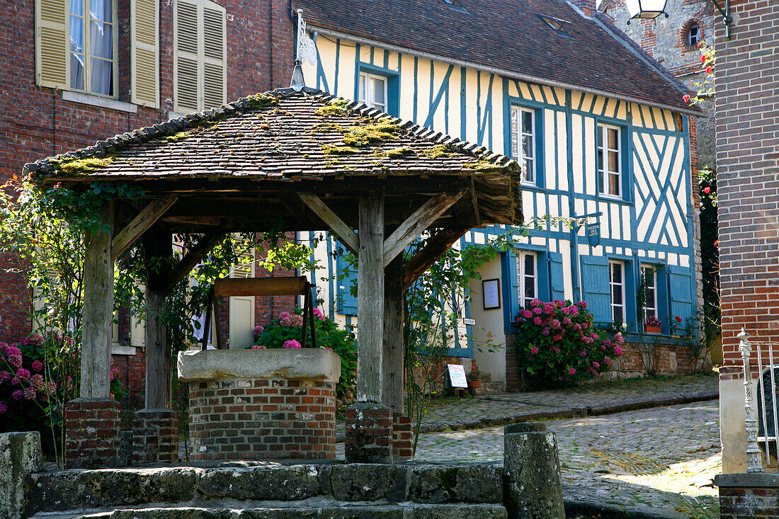 France, Picardie, Oise, Gerberoy, old well and Henri Le Sidaner street