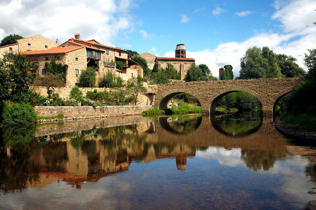 France, Auvergne, Haute-Loire, Lavaudieu, village , old bridge and Senouire river