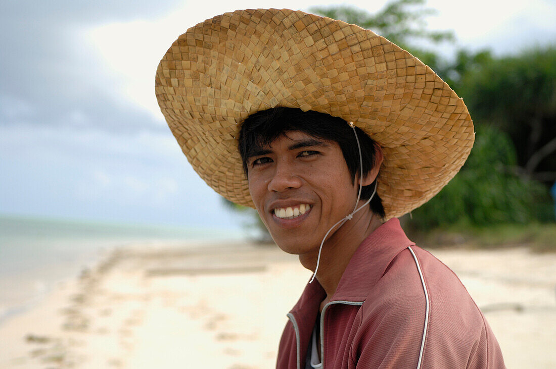 Philippines, Luzon, Pandan island, Honda bay, portrait of fisherman