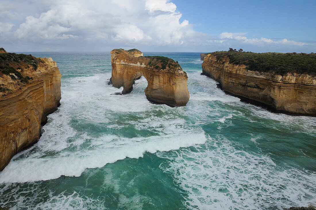 Australia, Victoria, Port Campbell NP, The Island Archway