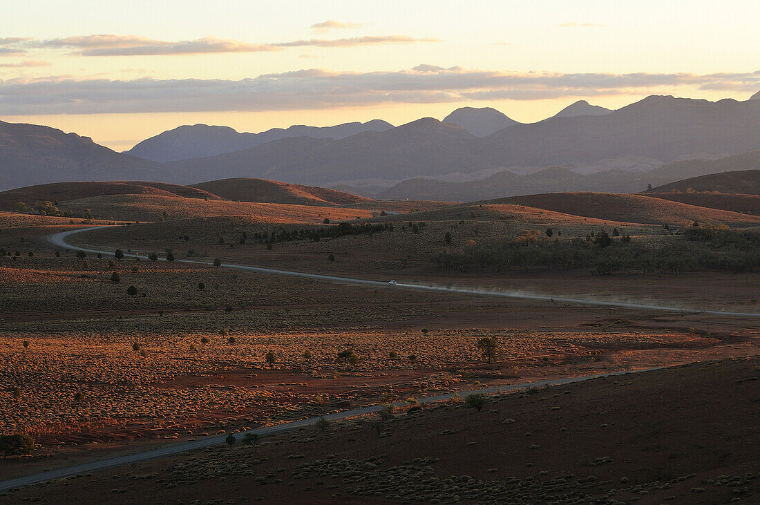 Australia, South Australia, road in Flinders Ranges National Park