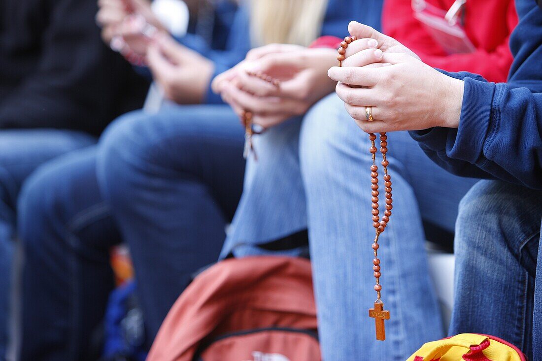 Australie, Sydney, World Youth Day. Prayers of the Holy Rosary.