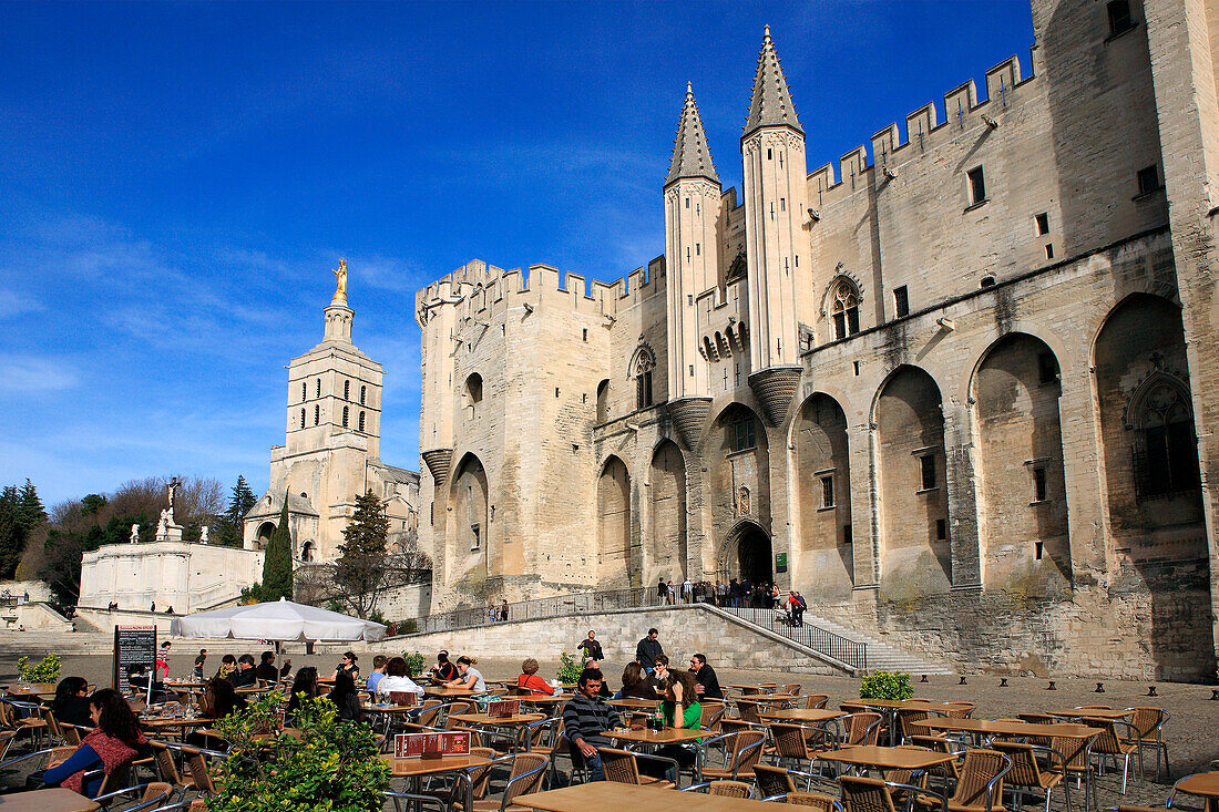 France, Provence, Vaucluse, Popes Palace, coffee shop terrace