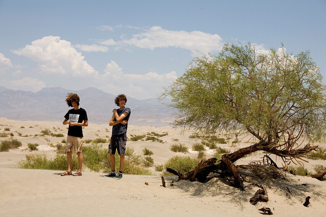 US, California, Death Valley, two teenagers boys