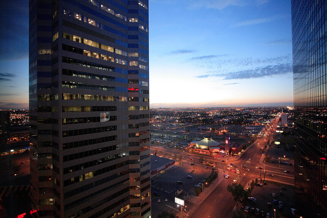 Canada, Alberta, Edmonton, skyscrapers at sunset