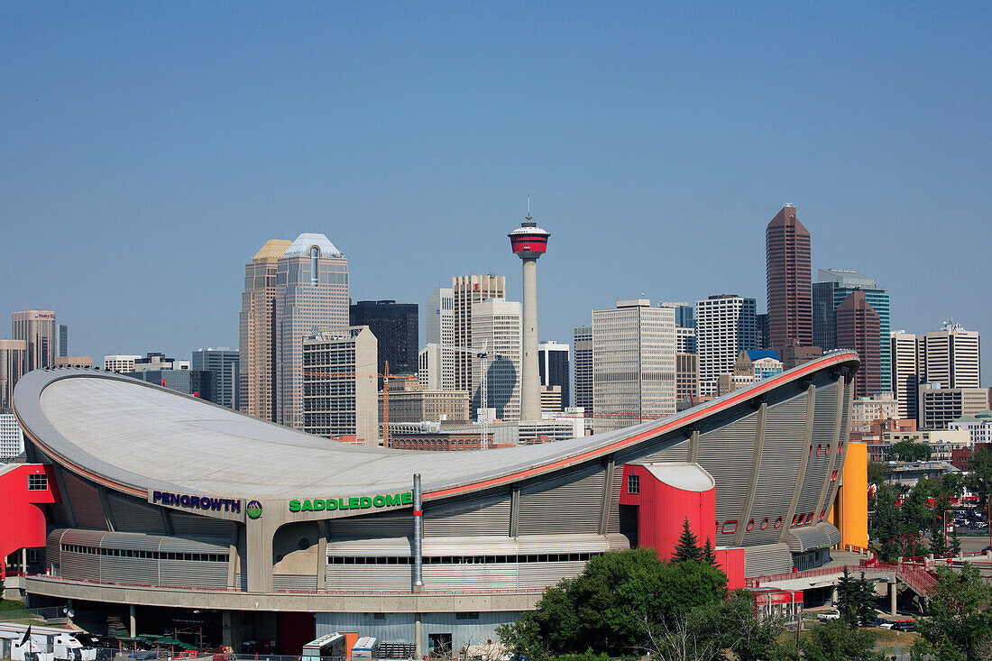 Canada, Alberta, Calgary, skyline & Saddledome